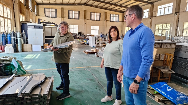 Decem-Years Customer Manolo ex Hispania Visitationes Debabrother Iterum